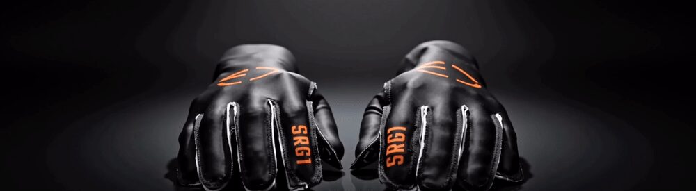 Zwei SRG1 Sim-Racing-Handschuhe im Spotlight