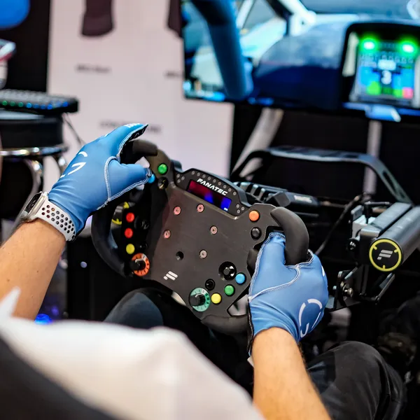 SRG1 in Blau am Formula-Wheel